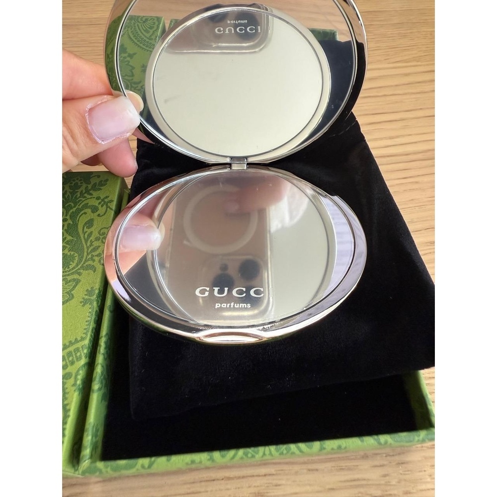 NIB Gucci Beauty Silver Embossed Compact Mirror - Picture 3 of 5